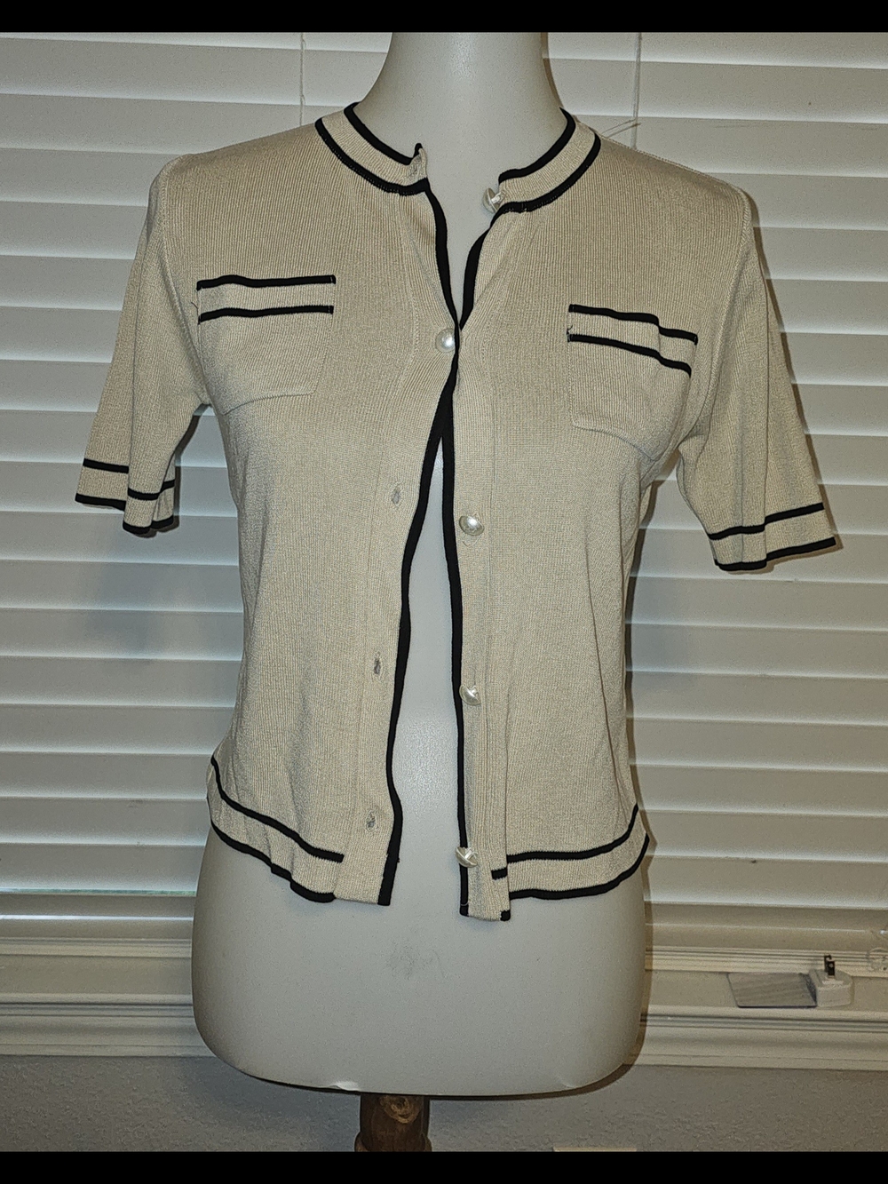 Source Unknown Cream Short Sleeve Cardigan with Black Trim